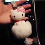 Porte-clés Hello Kitty pompon blanc